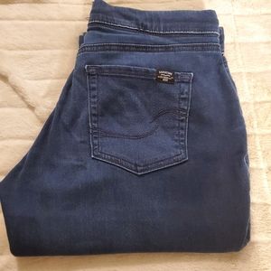 Levi skinny jogger. Size 6